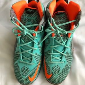 Nike Lebron James xii sneakers